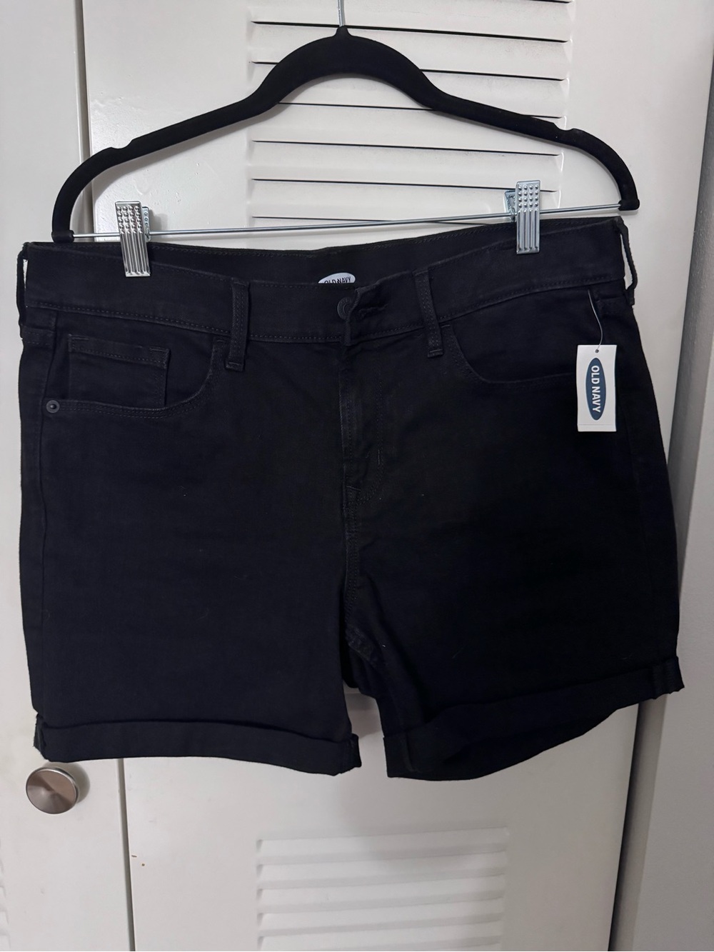 Old Navy Women's Black Rolled Hem Jean Shorts